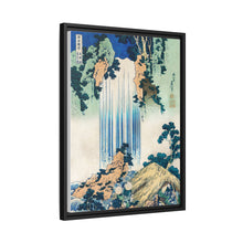 Cascada de Yoro en la provincia de Mino, de Katsushika Hokusai (1760-1849), una ilustración tradicional japonesa en estilo Ukyio-e de dos viajeros mirando una cascada y otros viajeros descansando a un lado.