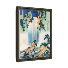Cascada de Yoro en la provincia de Mino, de Katsushika Hokusai (1760-1849), una ilustración tradicional japonesa en estilo Ukyio-e de dos viajeros mirando una cascada y otros viajeros descansando a un lado.